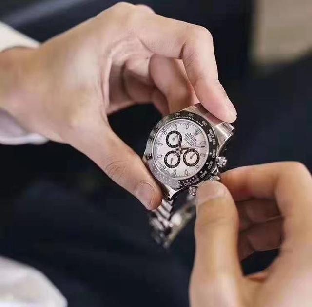 卡地亚手表高仿哪里卖？如何选择卡地亚精仿男表？
